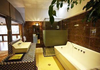 Nobles Living Castle Otel Lijiang  Dış mekan fotoğraf