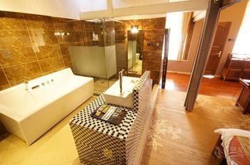 Nobles Living Castle Otel Lijiang  Dış mekan fotoğraf