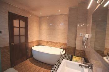 Nobles Living Castle Otel Lijiang  Dış mekan fotoğraf